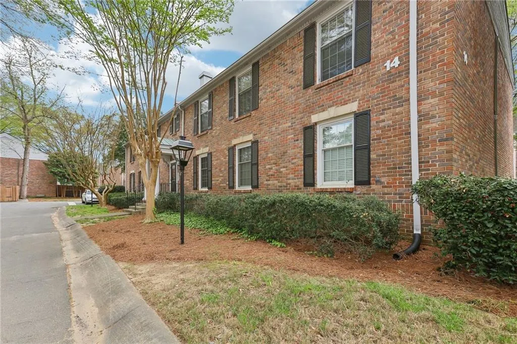 6700 Roswell Road Unit 14c, Atlanta, Georgia 30328, 3 Bedrooms Bedrooms, ,2 BathroomsBathrooms,Residential,Sold,6700 Roswell Road Unit 14c,7547215