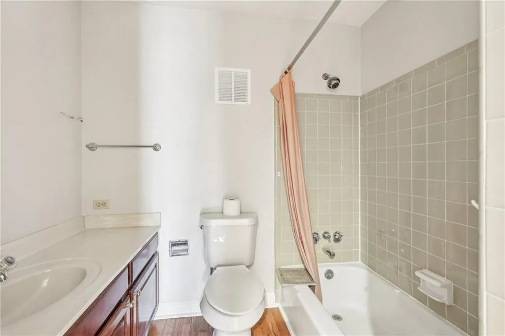 6700 Roswell Road Unit 14c, Atlanta, Georgia 30328, 3 Bedrooms Bedrooms, ,2 BathroomsBathrooms,Residential,Sold,6700 Roswell Road Unit 14c,7547215