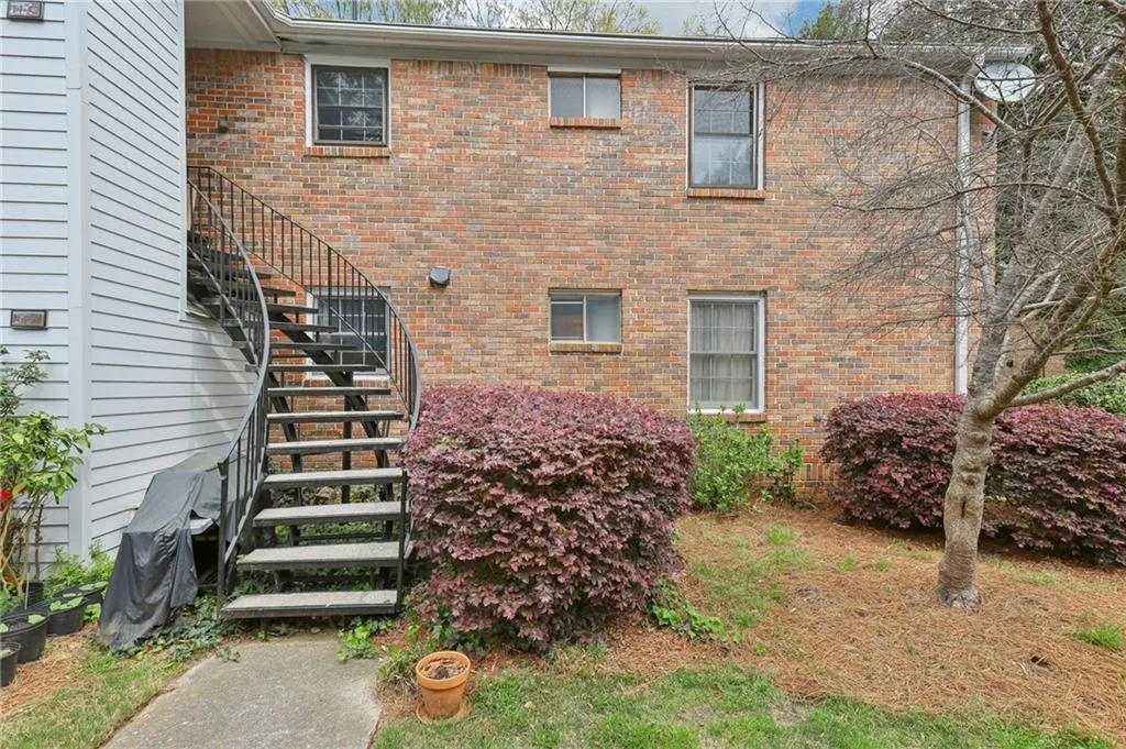 6700 Roswell Road Unit 14c, Atlanta, Georgia 30328, 3 Bedrooms Bedrooms, ,2 BathroomsBathrooms,Residential,Sold,6700 Roswell Road Unit 14c,7547215