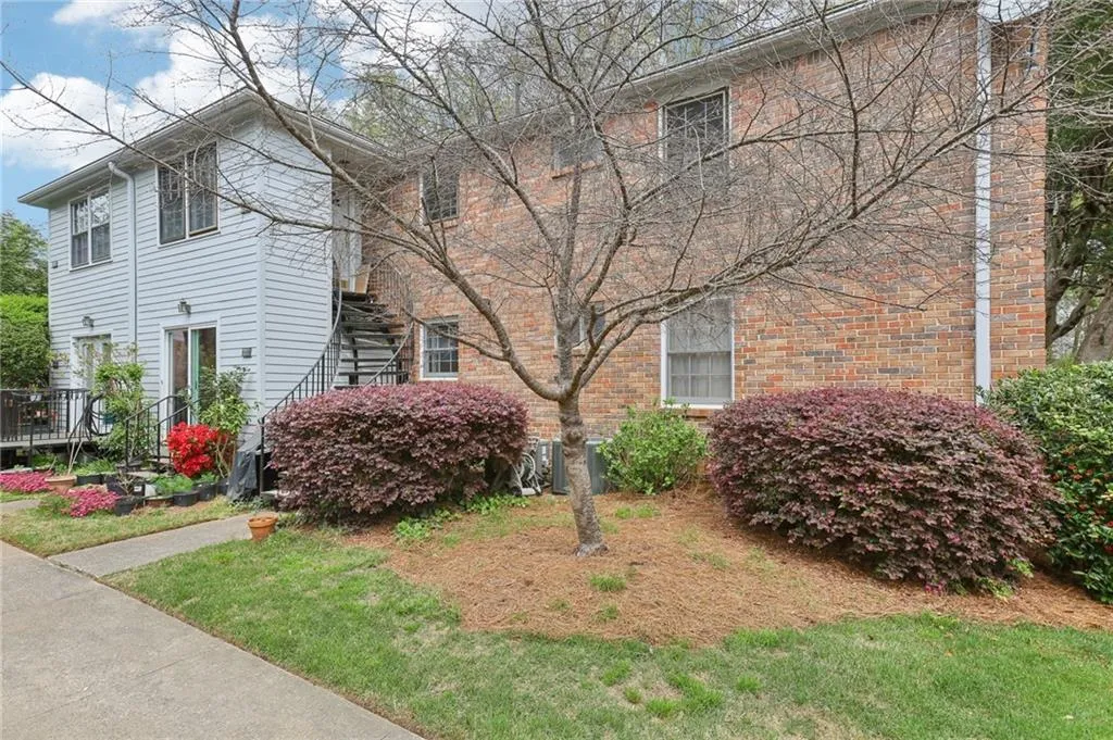 6700 Roswell Road Unit 14c, Atlanta, Georgia 30328, 3 Bedrooms Bedrooms, ,2 BathroomsBathrooms,Residential,Sold,6700 Roswell Road Unit 14c,7547215