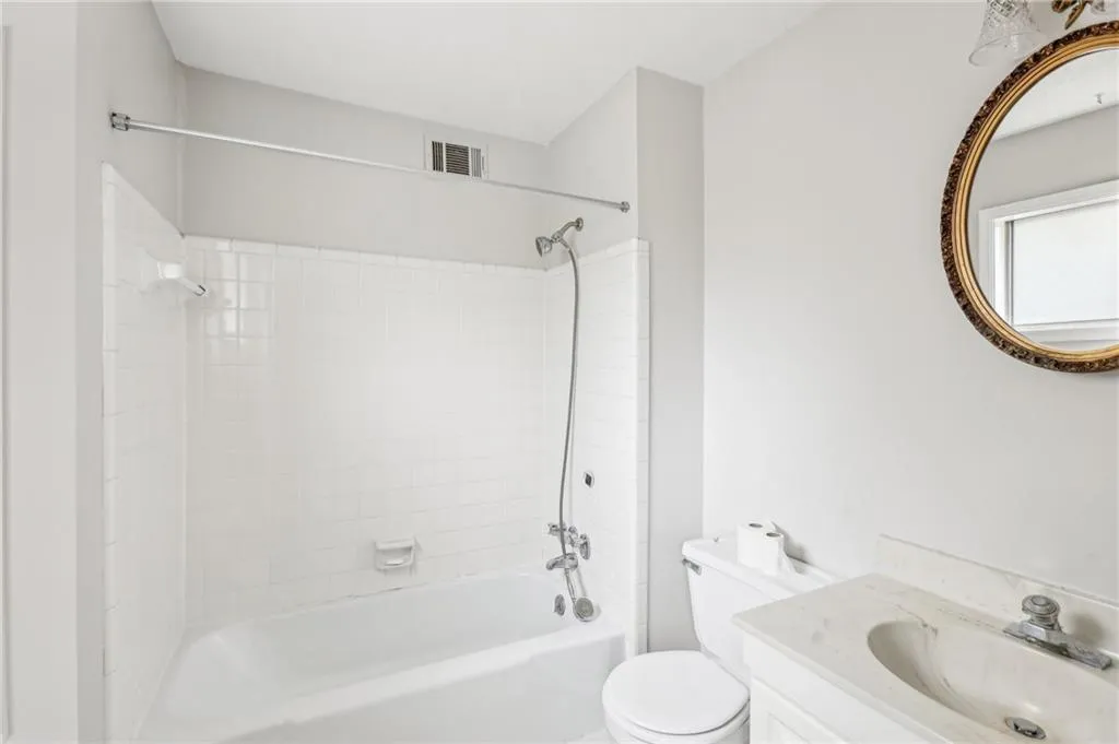 6700 Roswell Road Unit 14c, Atlanta, Georgia 30328, 3 Bedrooms Bedrooms, ,2 BathroomsBathrooms,Residential,Sold,6700 Roswell Road Unit 14c,7547215