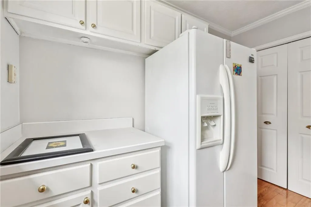 6700 Roswell Road Unit 14c, Atlanta, Georgia 30328, 3 Bedrooms Bedrooms, ,2 BathroomsBathrooms,Residential,Sold,6700 Roswell Road Unit 14c,7547215
