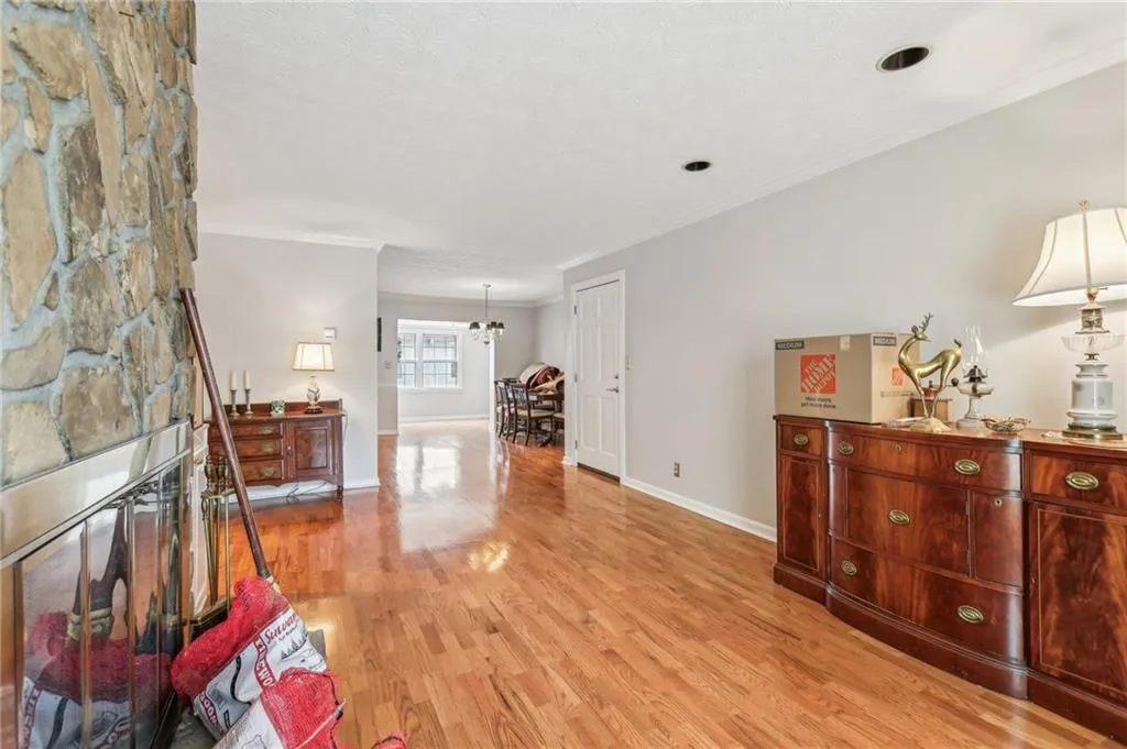 6700 Roswell Road Unit 14c, Atlanta, Georgia 30328, 3 Bedrooms Bedrooms, ,2 BathroomsBathrooms,Residential,Sold,6700 Roswell Road Unit 14c,7547215