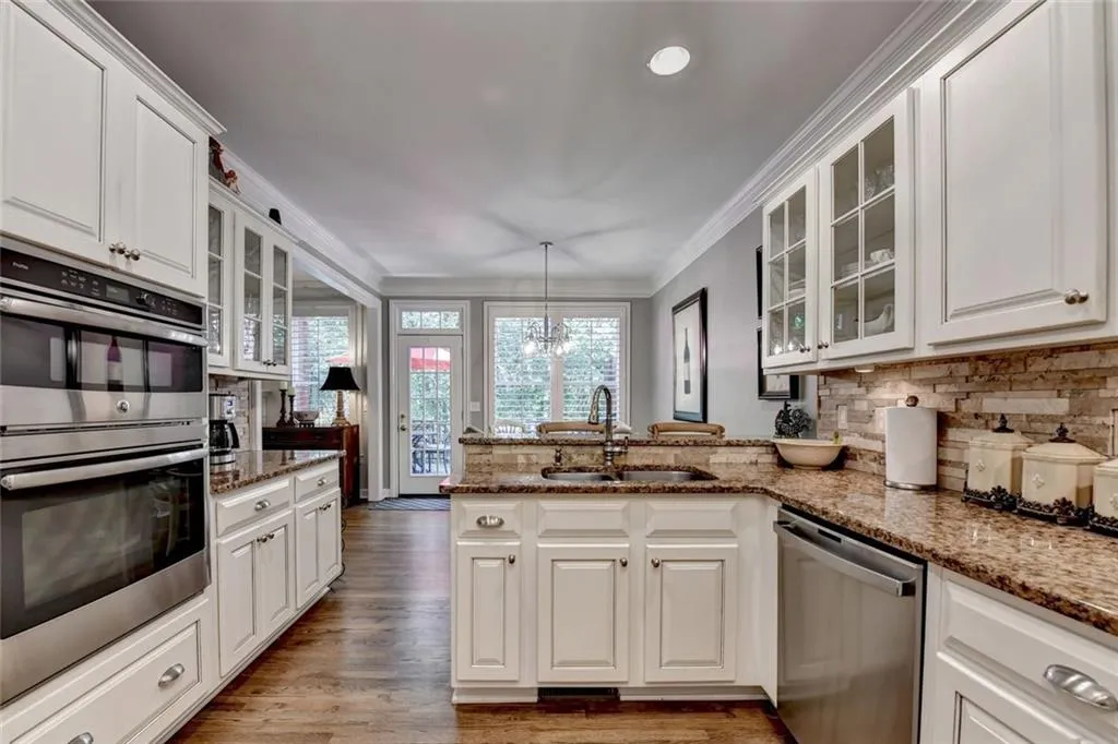 1 Carrington Way, Atlanta, Georgia 30328, 3 Bedrooms Bedrooms, ,3 BathroomsBathrooms,Residential,For Sale,1 Carrington Way,7617875