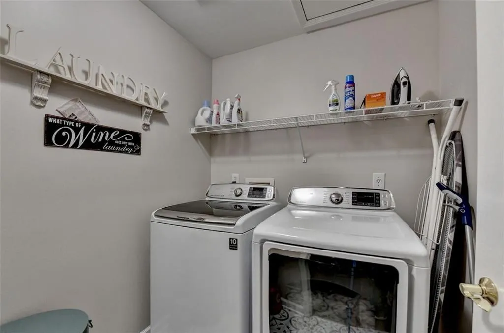 1 Carrington Way, Atlanta, Georgia 30328, 3 Bedrooms Bedrooms, ,3 BathroomsBathrooms,Residential,For Sale,1 Carrington Way,7617875