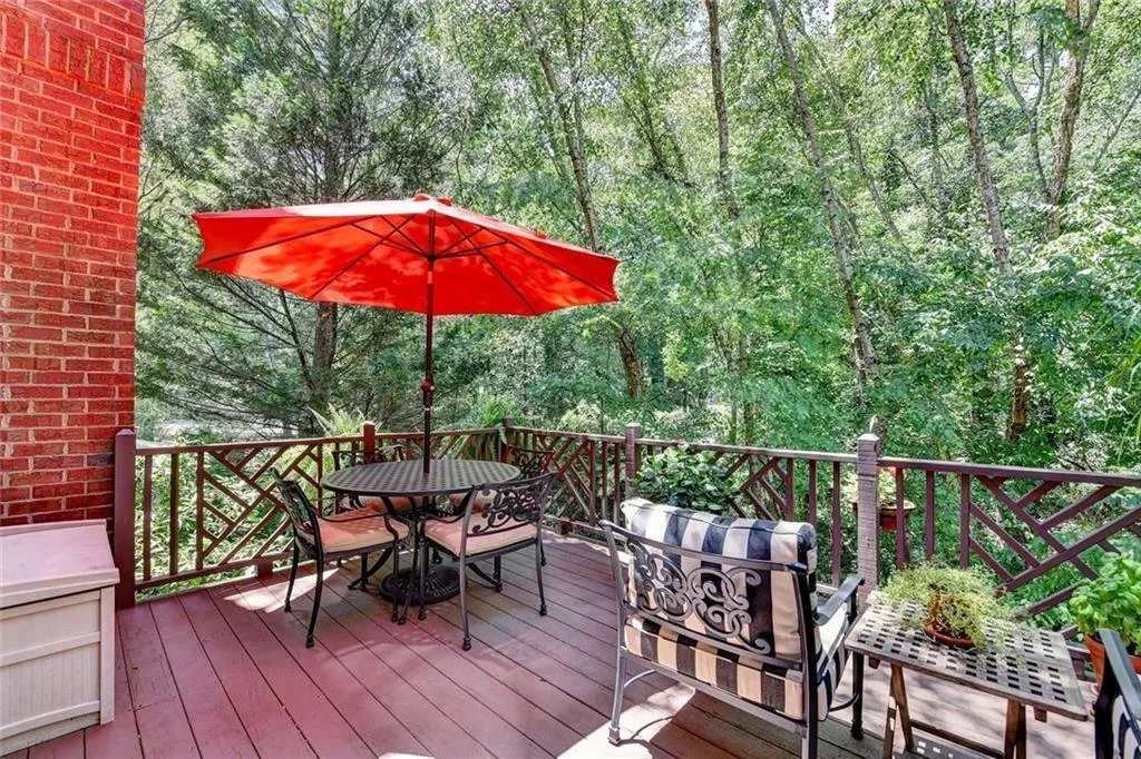 1 Carrington Way, Atlanta, Georgia 30328, 3 Bedrooms Bedrooms, ,3 BathroomsBathrooms,Residential,For Sale,1 Carrington Way,7617875