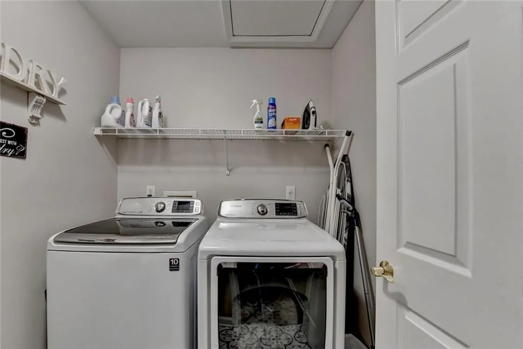 1 Carrington Way, Atlanta, Georgia 30328, 3 Bedrooms Bedrooms, ,3 BathroomsBathrooms,Residential,For Sale,1 Carrington Way,7617875