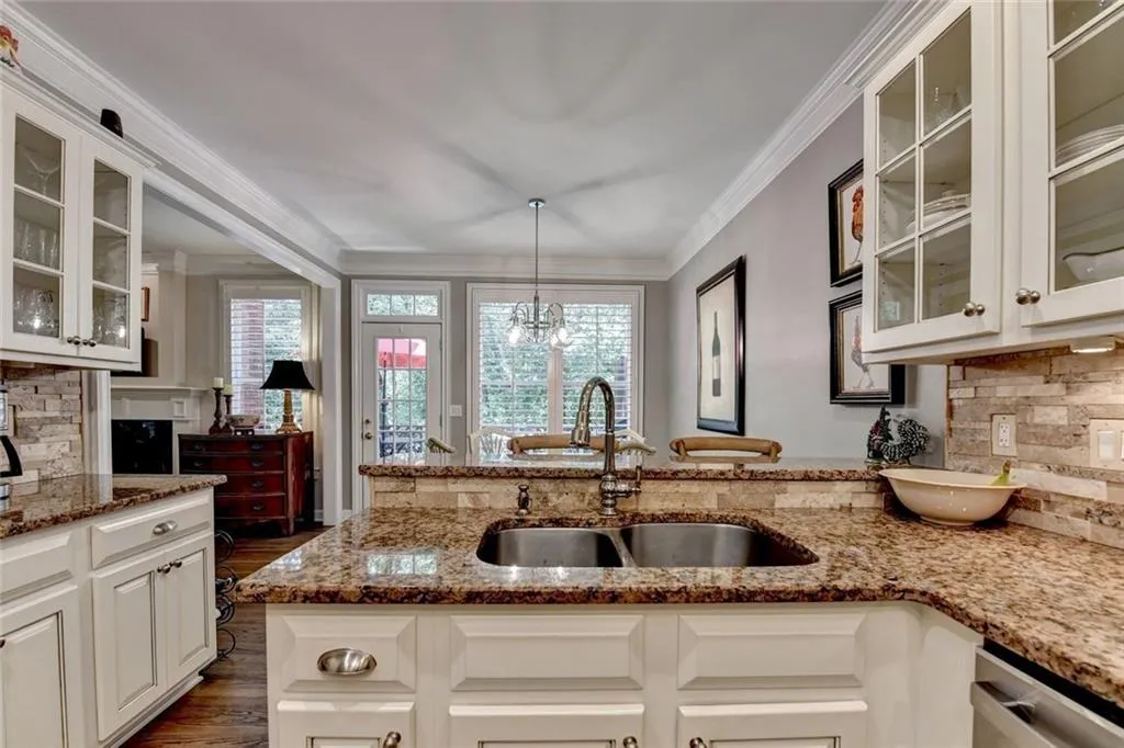 1 Carrington Way, Atlanta, Georgia 30328, 3 Bedrooms Bedrooms, ,3 BathroomsBathrooms,Residential,For Sale,1 Carrington Way,7617875