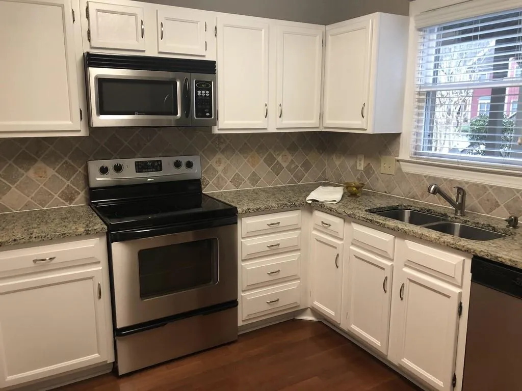 403 Abingdon Way, Sandy Springs, Georgia 30328, 2 Bedrooms Bedrooms, ,2 BathroomsBathrooms,Residential,Sold,403 Abingdon Way,6650143