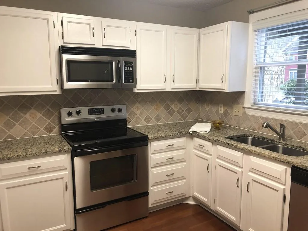 403 Abingdon Way, Sandy Springs, Georgia 30328, 2 Bedrooms Bedrooms, ,2 BathroomsBathrooms,Residential,Sold,403 Abingdon Way,6650143