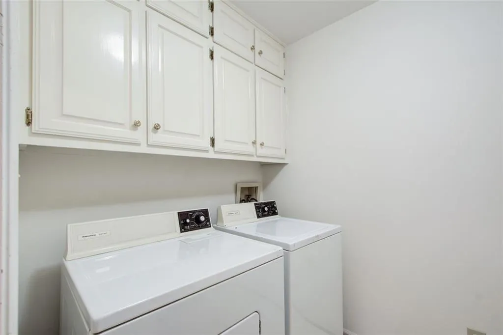 13 Ridgemere Trace, Sandy Springs, Georgia 30328, 4 Bedrooms Bedrooms, ,3 BathroomsBathrooms,Residential,Sold,13 Ridgemere Trace,7440178