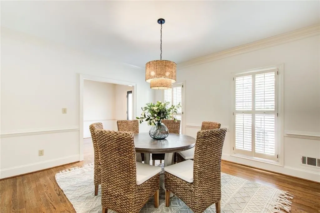 13 Ridgemere Trace, Sandy Springs, Georgia 30328, 4 Bedrooms Bedrooms, ,3 BathroomsBathrooms,Residential,Sold,13 Ridgemere Trace,7440178