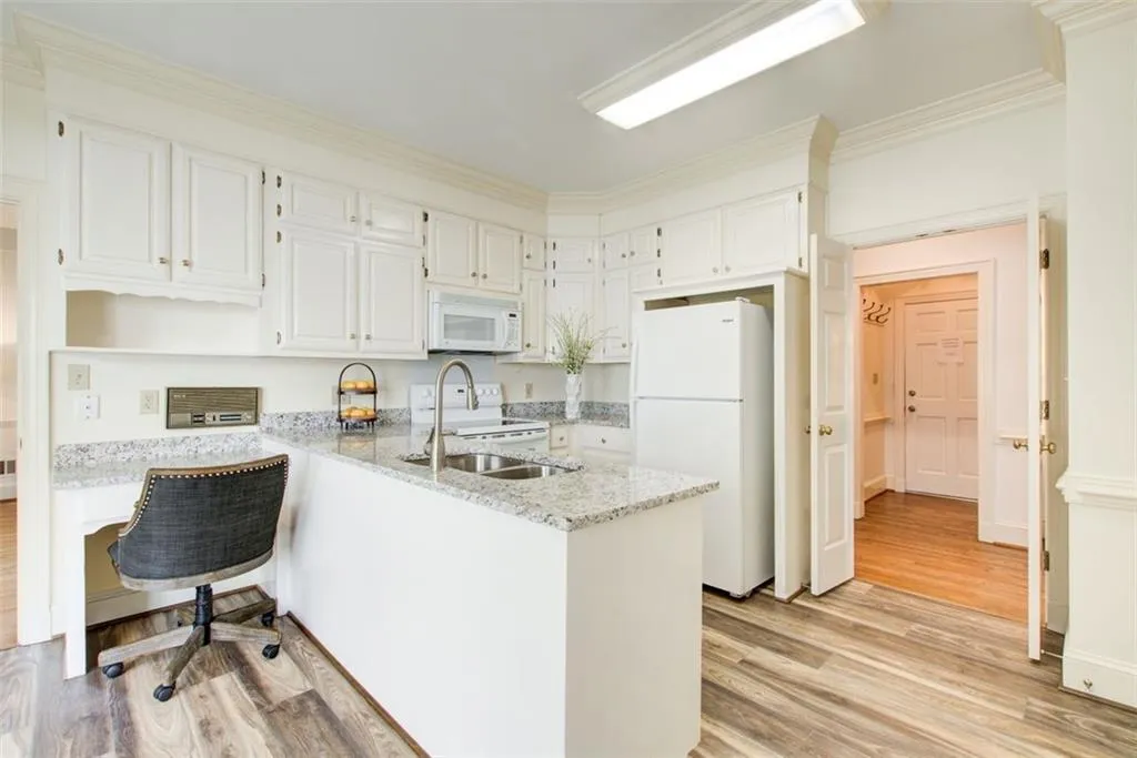 13 Ridgemere Trace, Sandy Springs, Georgia 30328, 4 Bedrooms Bedrooms, ,3 BathroomsBathrooms,Residential,Sold,13 Ridgemere Trace,7440178