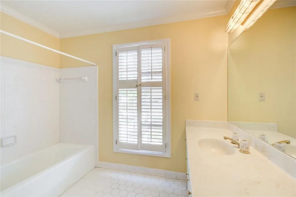 13 Ridgemere Trace, Sandy Springs, Georgia 30328, 4 Bedrooms Bedrooms, ,3 BathroomsBathrooms,Residential,Sold,13 Ridgemere Trace,7440178