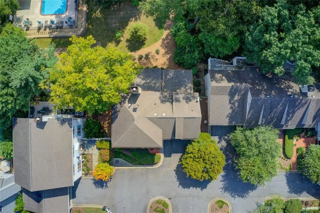 13 Ridgemere Trace, Sandy Springs, Georgia 30328, 4 Bedrooms Bedrooms, ,3 BathroomsBathrooms,Residential,Sold,13 Ridgemere Trace,7440178