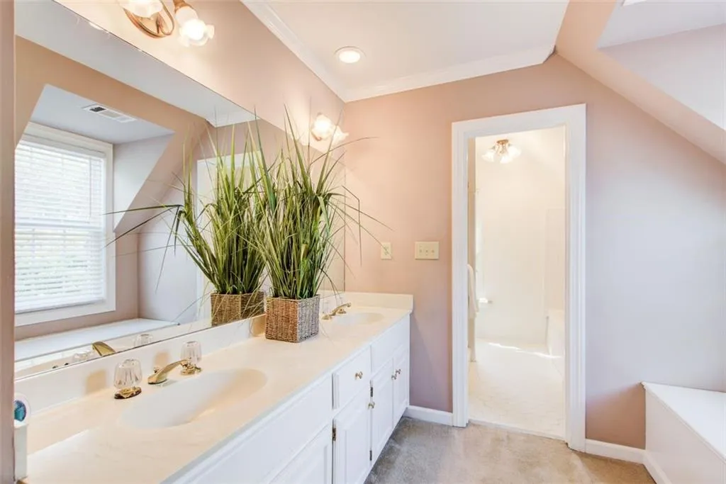 13 Ridgemere Trace, Sandy Springs, Georgia 30328, 4 Bedrooms Bedrooms, ,3 BathroomsBathrooms,Residential,Sold,13 Ridgemere Trace,7440178