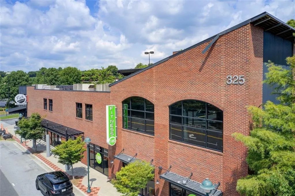 13 Ridgemere Trace, Sandy Springs, Georgia 30328, 4 Bedrooms Bedrooms, ,3 BathroomsBathrooms,Residential,Sold,13 Ridgemere Trace,7440178