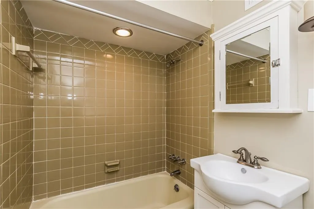 1135 Windsor Parkway, Atlanta, Georgia 30319, 4 Bedrooms Bedrooms, ,3 BathroomsBathrooms,Residential,Sold,1135 Windsor Parkway,5647069