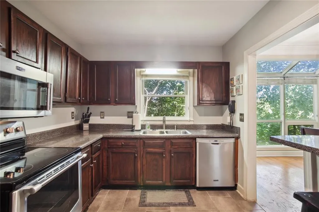 7500 Roswell Road Unit 48, Sandy Springs, Georgia 30350, 2 Bedrooms Bedrooms, ,2 BathroomsBathrooms,Residential,Sold,7500 Roswell Road Unit 48,7121998