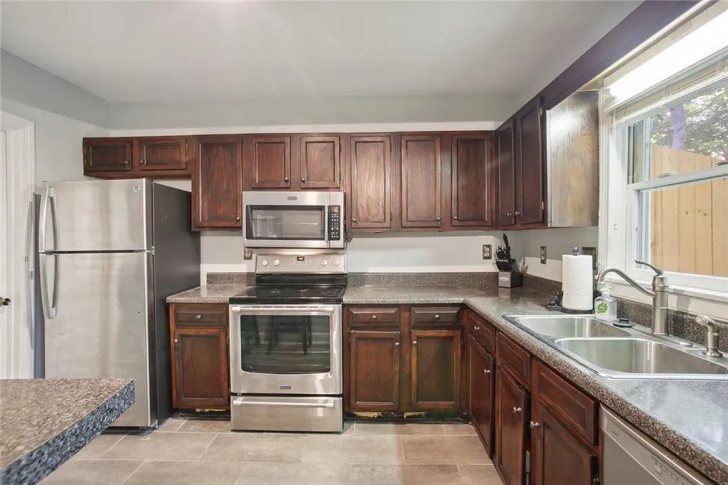 7500 Roswell Road Unit 48, Sandy Springs, Georgia 30350, 2 Bedrooms Bedrooms, ,2 BathroomsBathrooms,Residential,Sold,7500 Roswell Road Unit 48,7121998