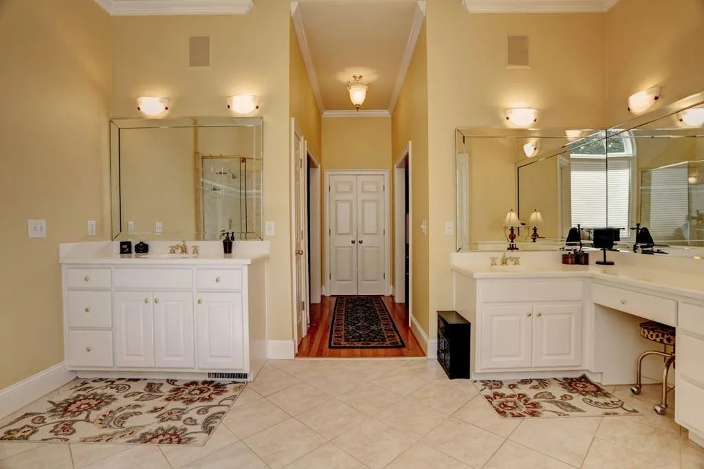 215 Farmbrooke Court, Atlanta, Georgia 30350, 6 Bedrooms Bedrooms, ,4 BathroomsBathrooms,Residential,Sold,215 Farmbrooke Court,5749892