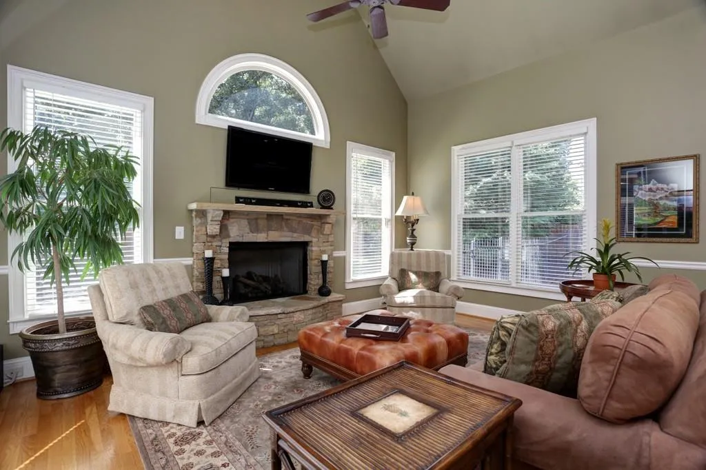 215 Farmbrooke Court, Atlanta, Georgia 30350, 6 Bedrooms Bedrooms, ,4 BathroomsBathrooms,Residential,Sold,215 Farmbrooke Court,5749892