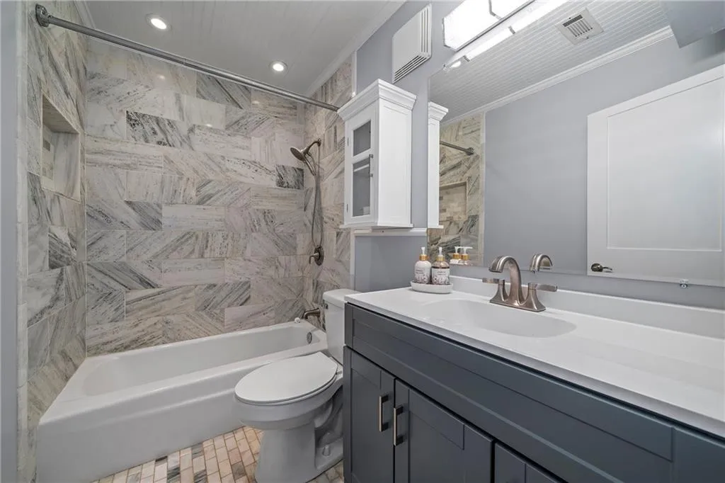5400 Roswell Road Unit P 2, Sandy Springs, Georgia 30342, 2 Bedrooms Bedrooms, ,1 BathroomBathrooms,Residential,Sold,5400 Roswell Road Unit P 2,6866668