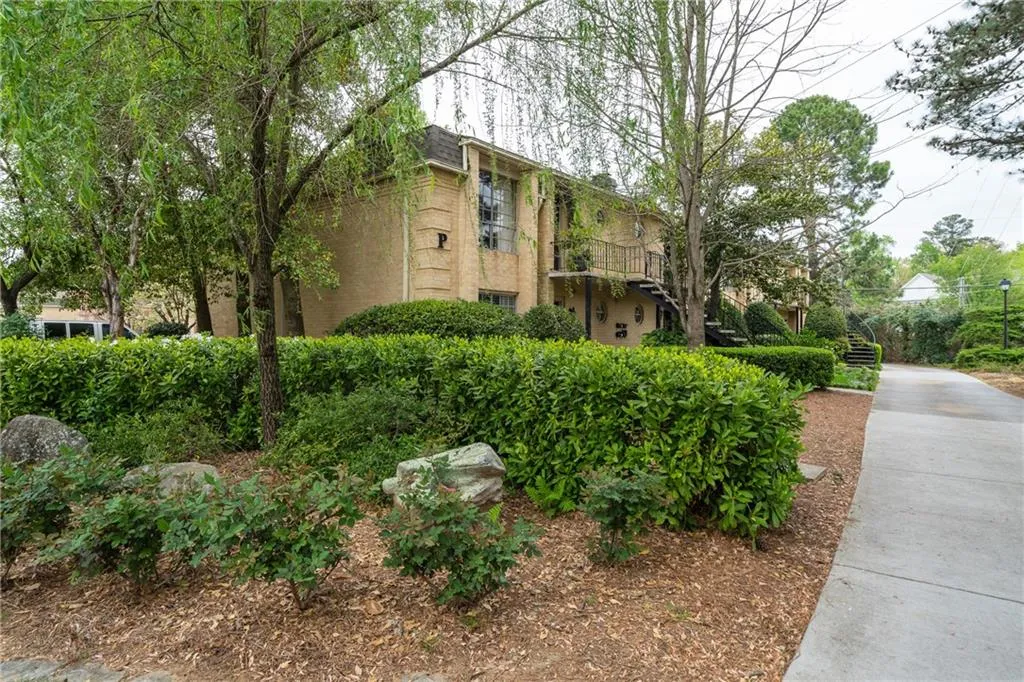 5400 Roswell Road Unit P 2, Sandy Springs, Georgia 30342, 2 Bedrooms Bedrooms, ,1 BathroomBathrooms,Residential,Sold,5400 Roswell Road Unit P 2,6866668