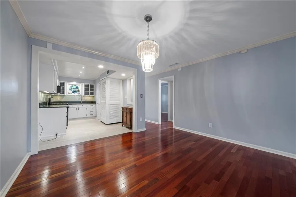 5400 Roswell Road Unit P 2, Sandy Springs, Georgia 30342, 2 Bedrooms Bedrooms, ,1 BathroomBathrooms,Residential,Sold,5400 Roswell Road Unit P 2,6866668
