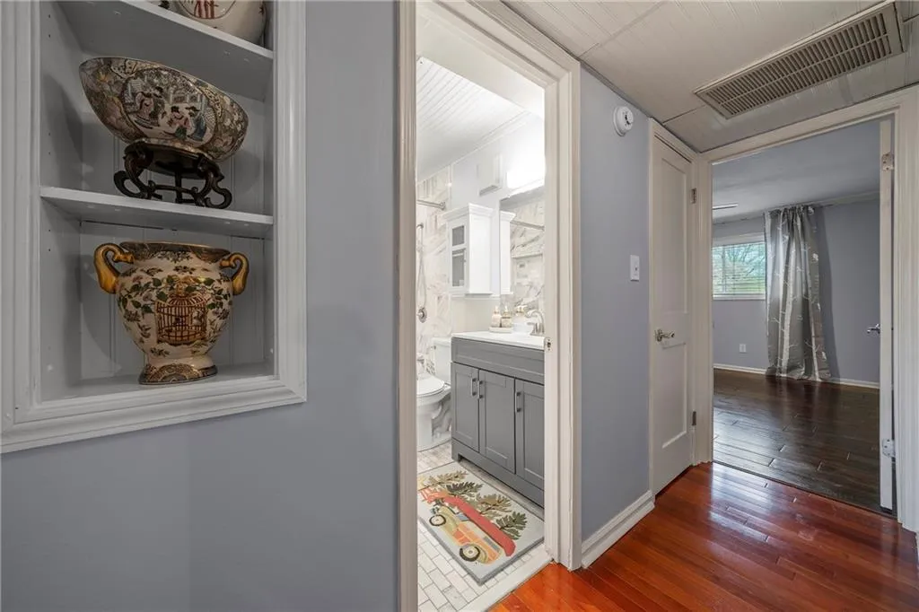 5400 Roswell Road Unit P 2, Sandy Springs, Georgia 30342, 2 Bedrooms Bedrooms, ,1 BathroomBathrooms,Residential,Sold,5400 Roswell Road Unit P 2,6866668