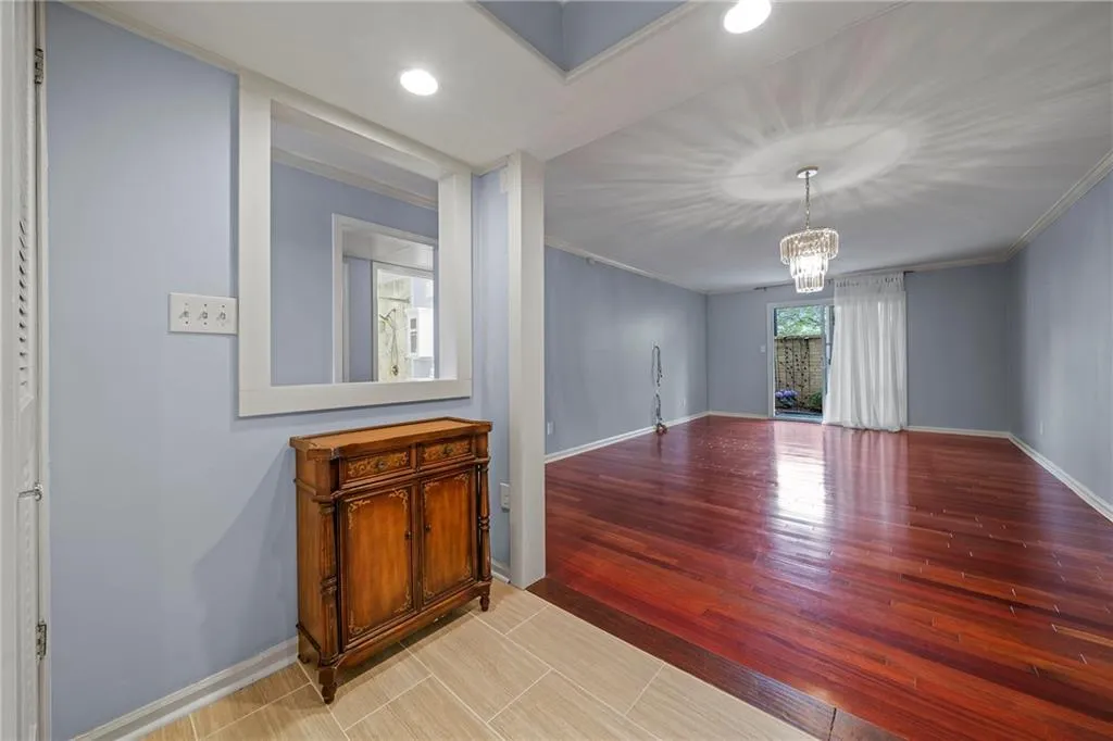 5400 Roswell Road Unit P 2, Sandy Springs, Georgia 30342, 2 Bedrooms Bedrooms, ,1 BathroomBathrooms,Residential,Sold,5400 Roswell Road Unit P 2,6866668