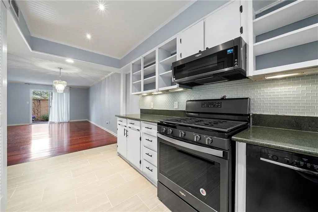 5400 Roswell Road Unit P 2, Sandy Springs, Georgia 30342, 2 Bedrooms Bedrooms, ,1 BathroomBathrooms,Residential,Sold,5400 Roswell Road Unit P 2,6866668