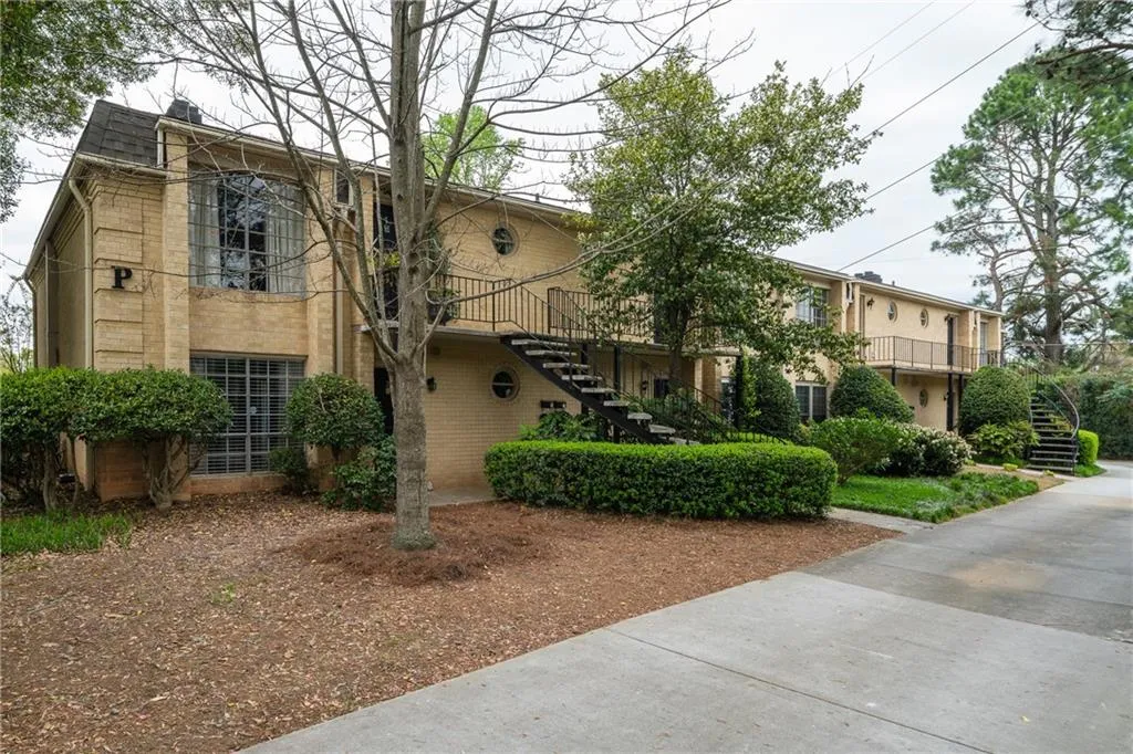 5400 Roswell Road Unit P 2, Sandy Springs, Georgia 30342, 2 Bedrooms Bedrooms, ,1 BathroomBathrooms,Residential,Sold,5400 Roswell Road Unit P 2,6866668