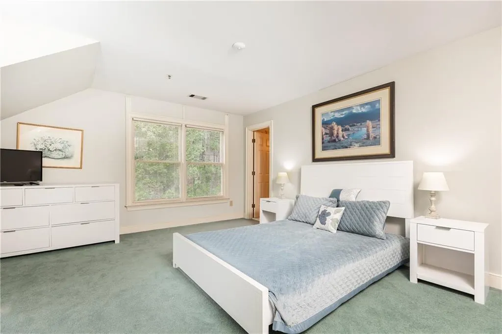 Both upstairs bedrooms have ensuite bathrooms.