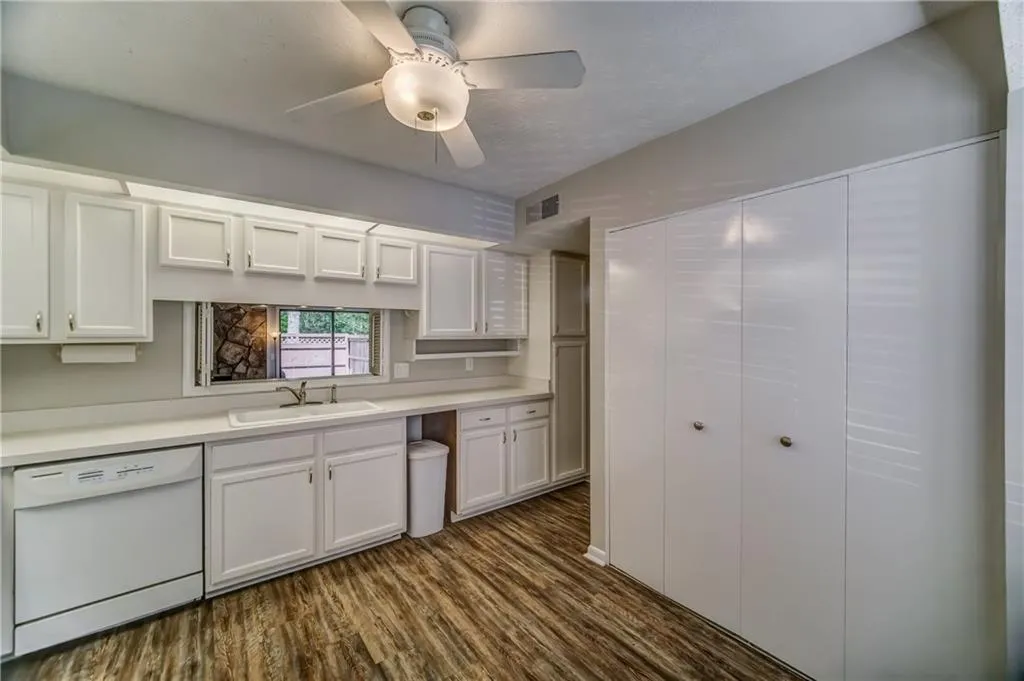 94 Goldrush Circle, Atlanta, Georgia 30328, 3 Bedrooms Bedrooms, ,3 BathroomsBathrooms,Residential,Sold,94 Goldrush Circle,6585761