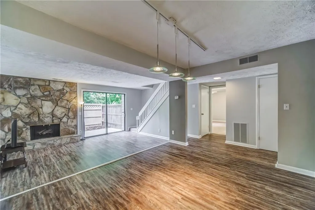 94 Goldrush Circle, Atlanta, Georgia 30328, 3 Bedrooms Bedrooms, ,3 BathroomsBathrooms,Residential,Sold,94 Goldrush Circle,6585761