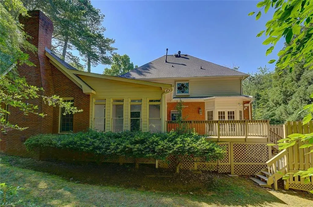 Well maintained home in popular amenity filled neighborhood. Well maintained home in popular amenity filled neighborhood.