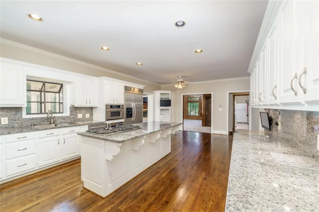 Huge sunny chef's kitchen with more cabinets and counterspace than you could ever use! Huge sunny chef's kitchen with more cabinets and counterspace than you could ever use!