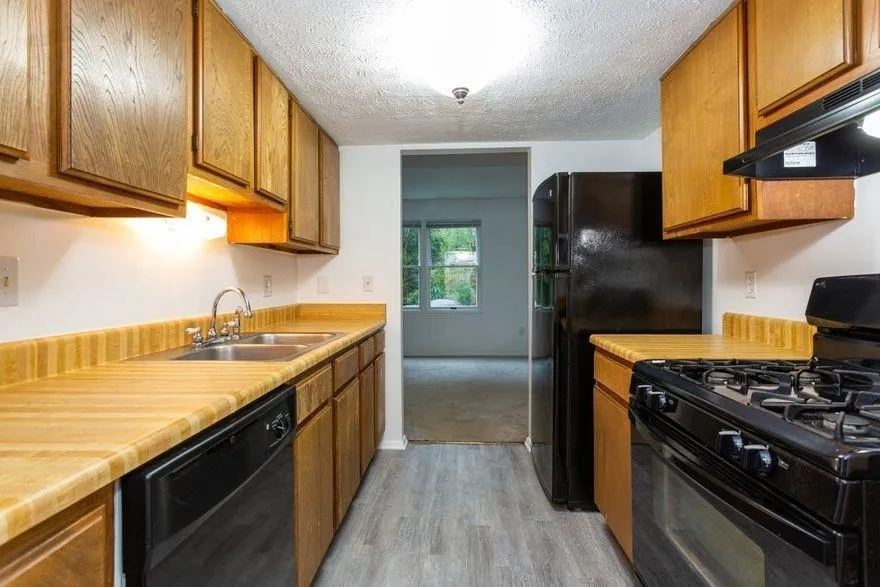 8869 Applegate Lane, Sandy Springs, Georgia 30350, 2 Bedrooms Bedrooms, ,2 BathroomsBathrooms,Residential,Sold,8869 Applegate Lane,6636492