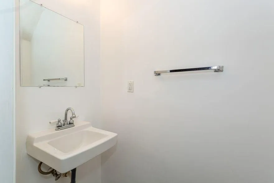 8869 Applegate Lane, Sandy Springs, Georgia 30350, 2 Bedrooms Bedrooms, ,2 BathroomsBathrooms,Residential,Sold,8869 Applegate Lane,6636492