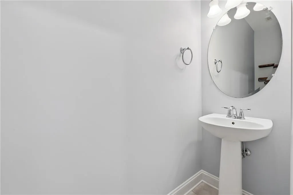 3655 E Paces Walk Ne, Atlanta, Georgia 30326, 4 Bedrooms Bedrooms, ,2 BathroomsBathrooms,Residential,For Sale,3655 E Paces Walk Ne,7661797