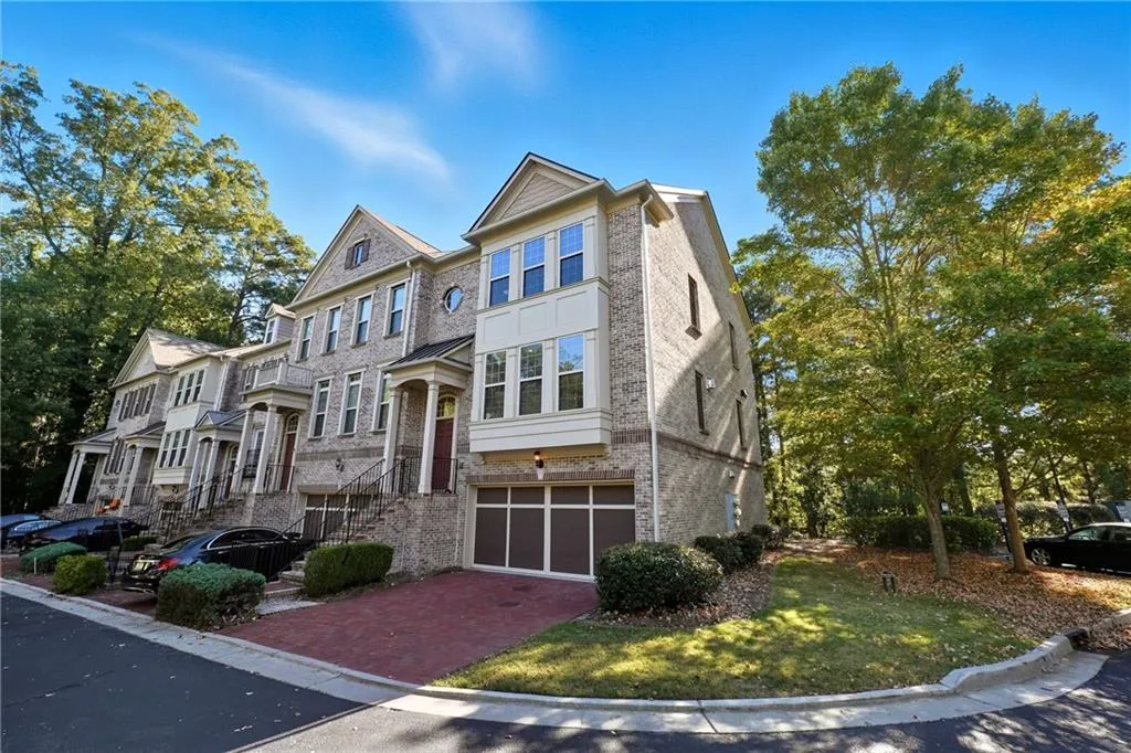 3655 E Paces Walk Ne, Atlanta, Georgia 30326, 4 Bedrooms Bedrooms, ,2 BathroomsBathrooms,Residential,For Sale,3655 E Paces Walk Ne,7661797