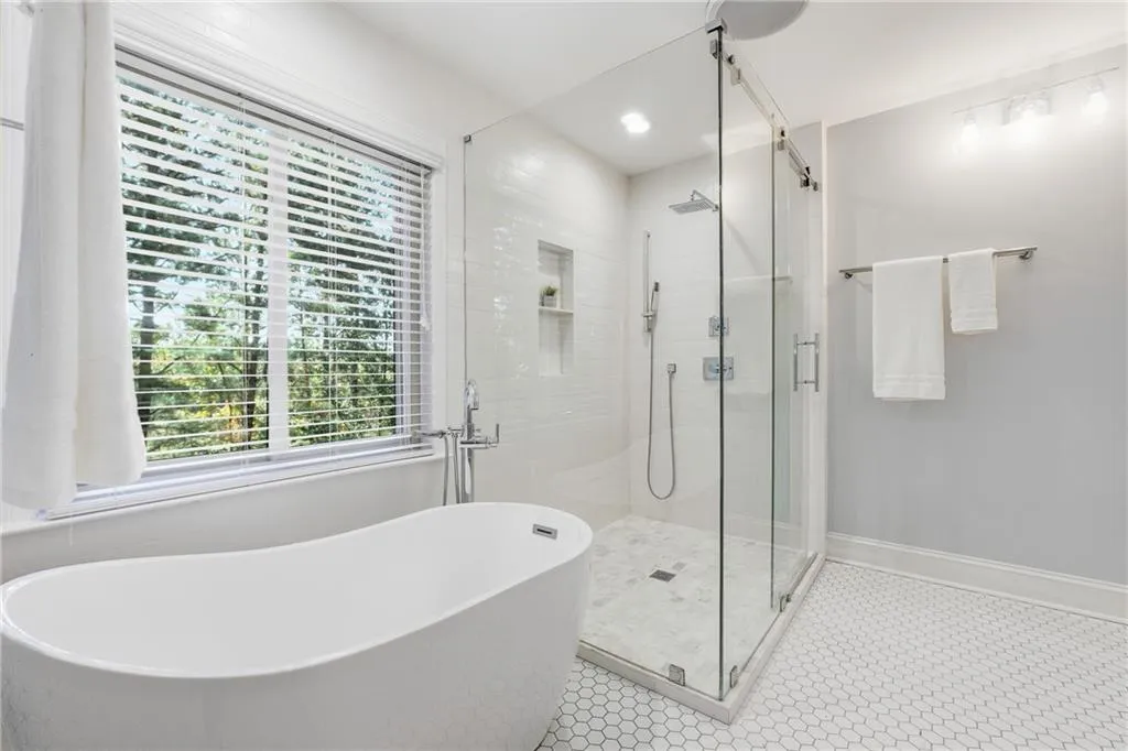 3655 E Paces Walk Ne, Atlanta, Georgia 30326, 4 Bedrooms Bedrooms, ,2 BathroomsBathrooms,Residential,For Sale,3655 E Paces Walk Ne,7661797