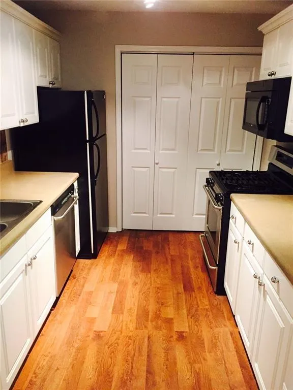 909 Natchez Trace Unit 909, Atlanta, Georgia 30350, 2 Bedrooms Bedrooms, ,2 BathroomsBathrooms,Residential,Sold,909 Natchez Trace Unit 909,5668135