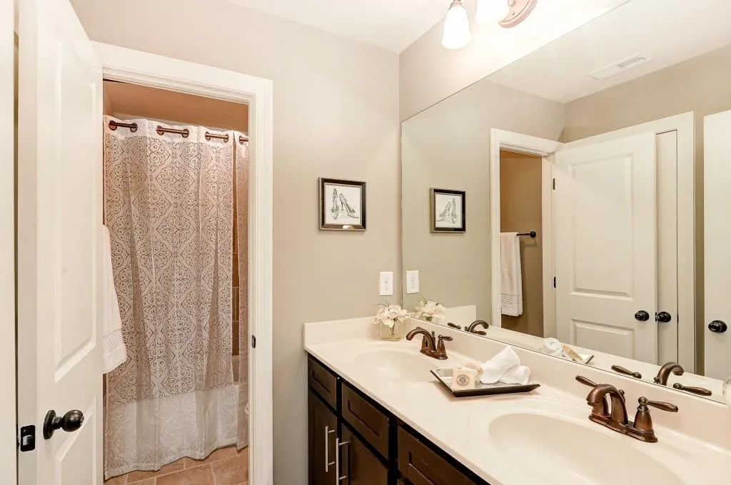 7840 Highland Bluff, Sandy Springs, Georgia 30328, 3 Bedrooms Bedrooms, ,2 BathroomsBathrooms,Residential,Sold,7840 Highland Bluff,5947763