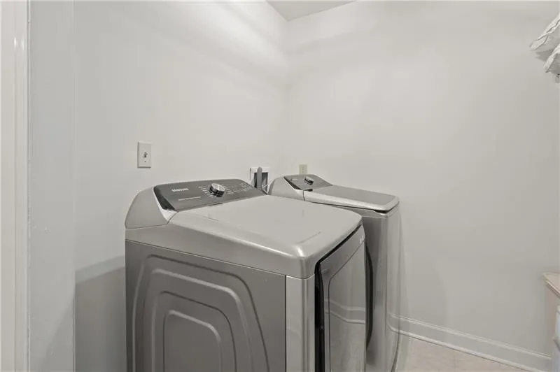 16 Ivy Ridge Ne, Atlanta, Georgia 30342, 3 Bedrooms Bedrooms, ,3 BathroomsBathrooms,Residential,For Sale,16 Ivy Ridge Ne,7626731