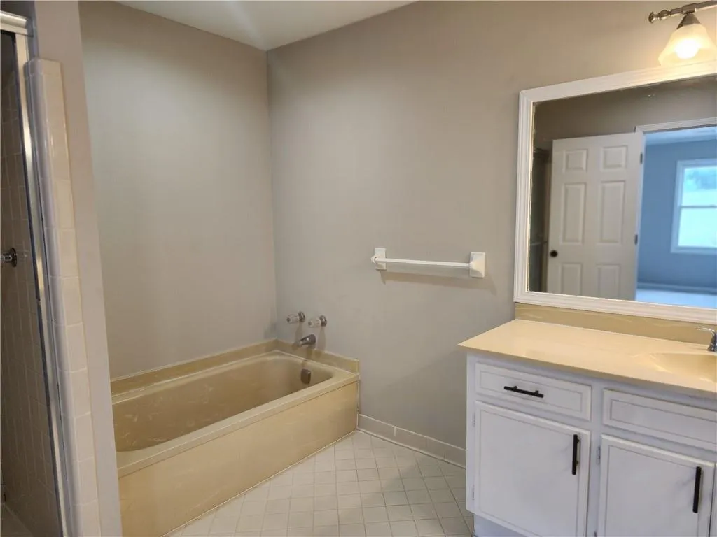 555 Towergate Place, Sandy Springs, Georgia 30350, 2 Bedrooms Bedrooms, ,2 BathroomsBathrooms,Residential,Sold,555 Towergate Place,7246188