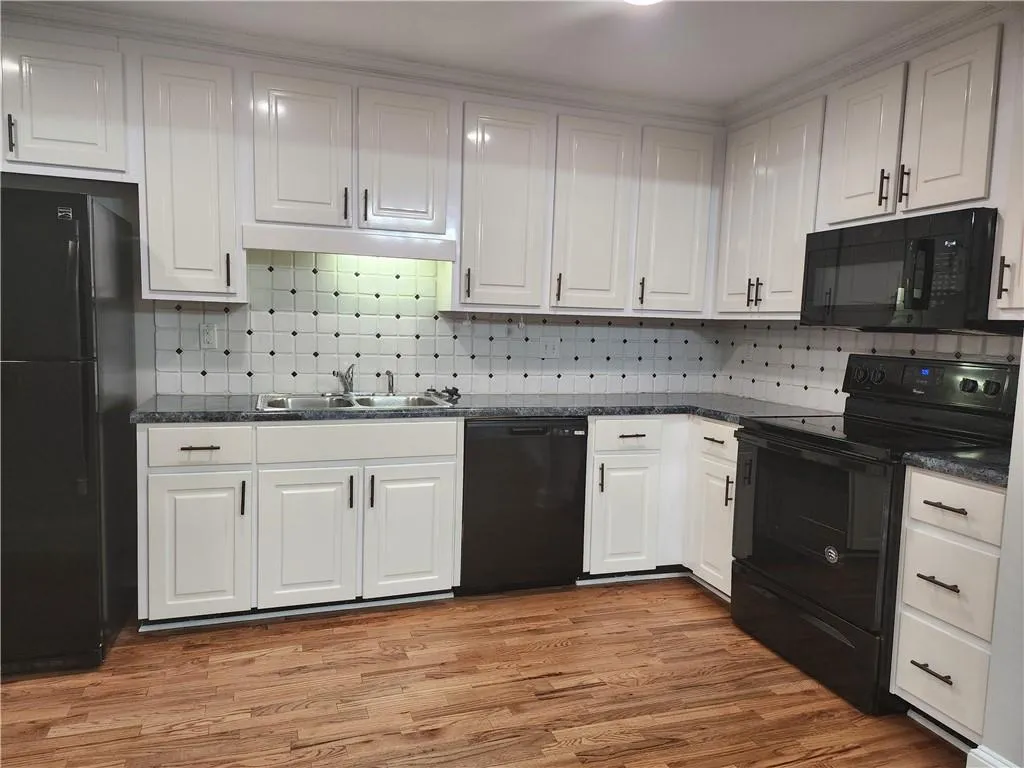 555 Towergate Place, Sandy Springs, Georgia 30350, 2 Bedrooms Bedrooms, ,2 BathroomsBathrooms,Residential,Sold,555 Towergate Place,7246188