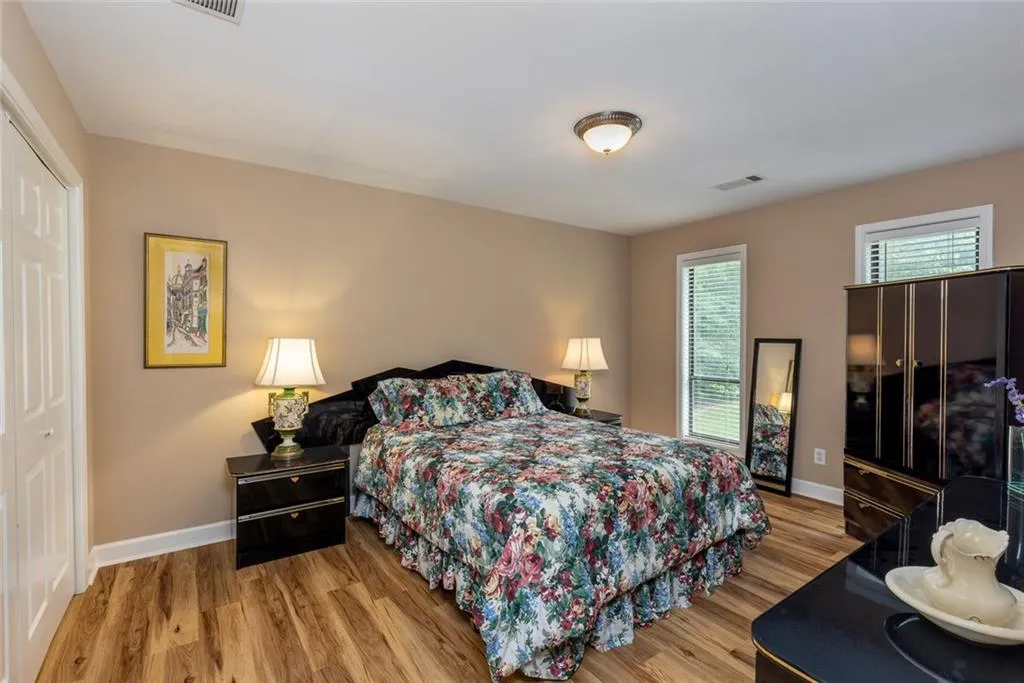 525 Spender Trace, Sandy Springs, Georgia 30350, 4 Bedrooms Bedrooms, ,3 BathroomsBathrooms,Residential,For Sale,525 Spender Trace,7626538