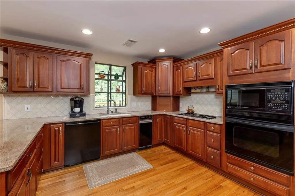 525 Spender Trace, Sandy Springs, Georgia 30350, 4 Bedrooms Bedrooms, ,3 BathroomsBathrooms,Residential,For Sale,525 Spender Trace,7626538